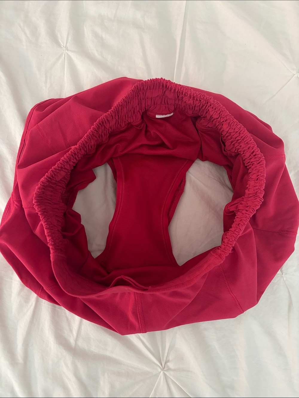 Women’s Lululemon Hottie Hot Shorts 2.5” High Rise Lined (Colour: Cherry) - Picture 2 of 2